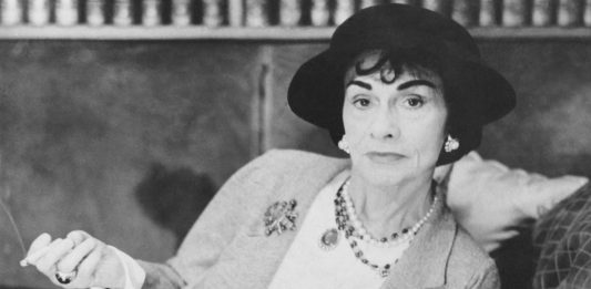30 Frases de Coco Chanel | El feminismo de la moda Frases de Coco Chanel