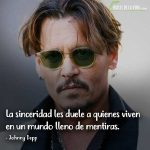 Frases de Johnny Depp, La sinceridad les duele a quienes viven en un mundo lleno de mentiras.