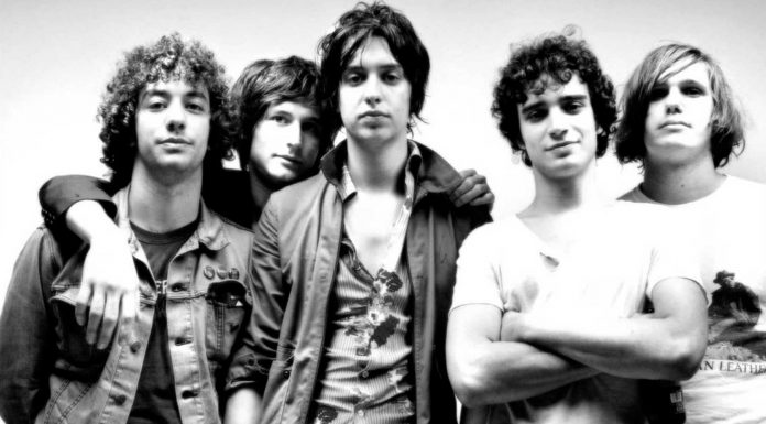 30 Frases de The Strokes, los salvadores del rock Frases de The Strokes