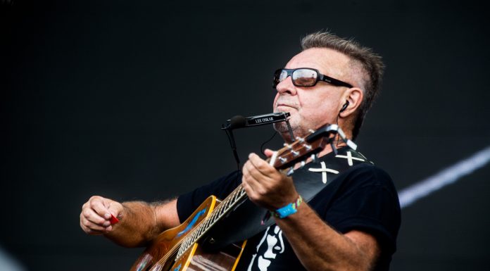 30 Frases de León Gieco | La voz comprometida de Latinoamérica Frases de León Gieco