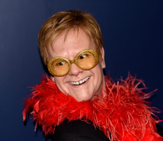 90 Frases de Elton John | El cantante de glam rock y pop Frases de Elton John