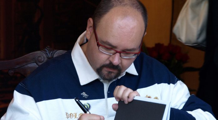 100 Frases de Carlos Ruiz Zafón | El autor de best-sellers Frases de Carlos Ruiz Zafón