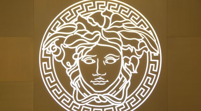 70 Frases de Versace | La firma de moda italiana Frases de Versace