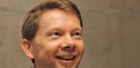 90 Frases de Eckhart Tolle | Espiritualidad aquí y ahora frases de eckhart tolle