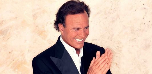 70 Frases de Julio Iglesias | El artista europeo más exitoso de la historia frases de julio iglesias