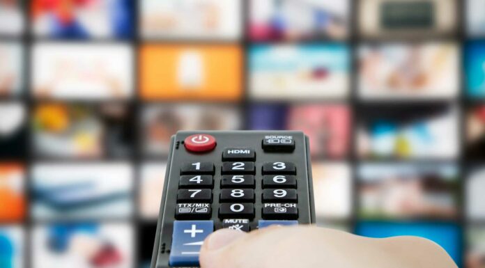 130 Frases sobre la televisión | El gigante tímido que cambió nuestras vidas frases sobre la television