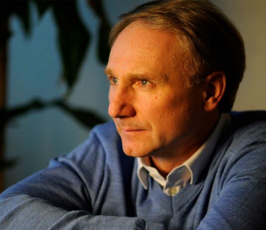 90 Frases de Dan Brown | Descifrando los secretos de la iglesia católica Frases de Dan Brown