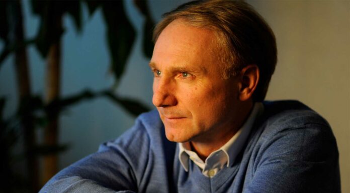 90 Frases de Dan Brown | Descifrando los secretos de la iglesia católica Frases de Dan Brown