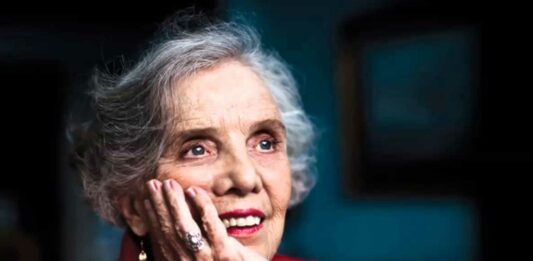 90 Frases de Elena Poniatowska | Un clavado del periodismo a la literatura Frases de Elena Poniatowska