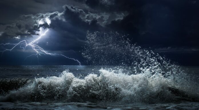 80 Frases de Tormenta | La rebelión oscura del clima frases de la tormenta, la rebelión del clima