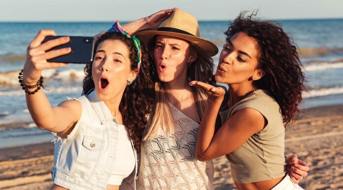 90 Frases para fotos en la playa | Imprescindibles para tus redes frases para fotos en la playa