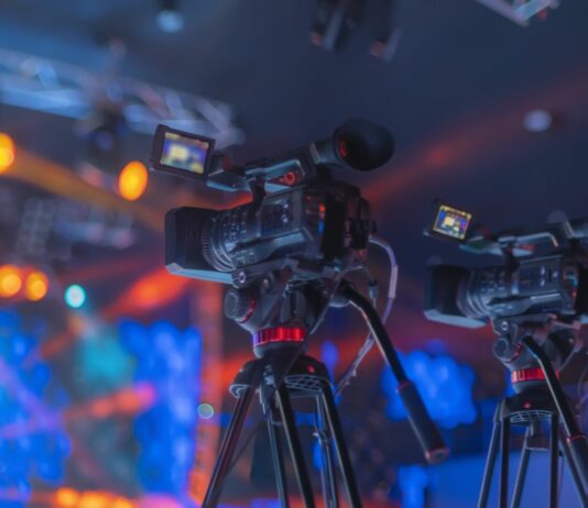 15 Frases sobre el lenguaje audiovisual y los medios de comunicación Frases sobre el lenguaje audiovisual y los medios de comunicación