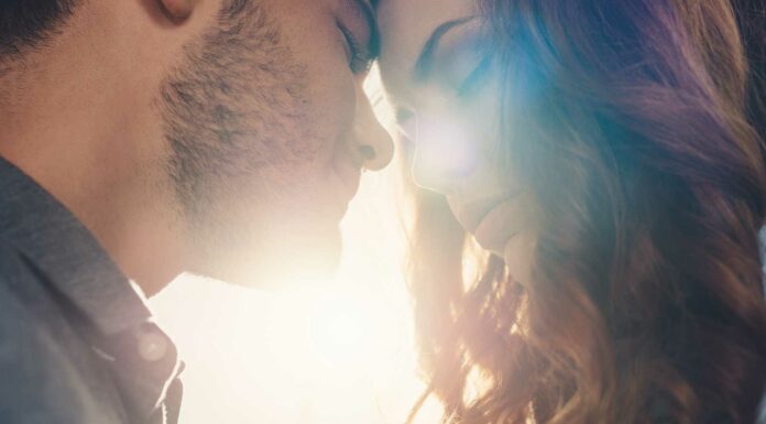 10 Frases de Amigos con Derechos | No pierdas la oportunidad de amar frases de amigos con derechos