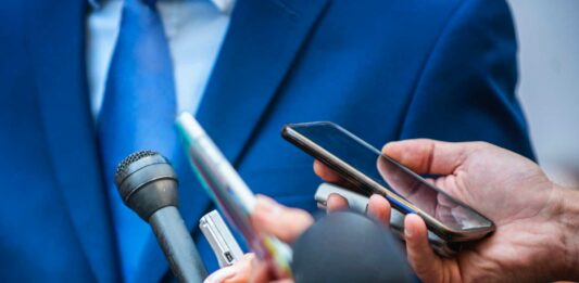 10 Frases para periodistas | Periodismo claro y necesario frases para periodistas