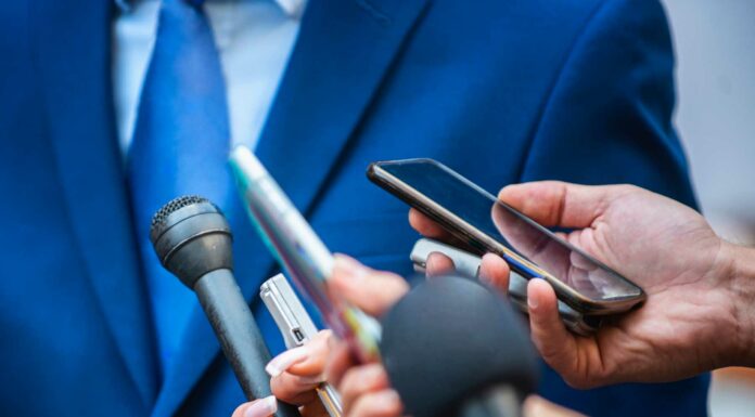 10 Frases para periodistas | Periodismo claro y necesario frases para periodistas