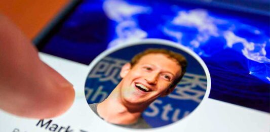 25 Frases de Mark Zuckerberg | El emprendedor de Facebook Frases de Mark Zuckerberg Frases de la Vida