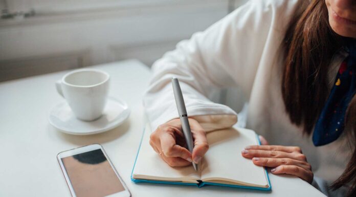 ¡Transforma tu material educativo! Crea imágenes a partir de textos con CapCut Online consejos para escribir más