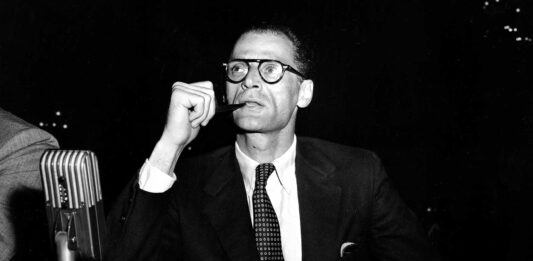35 Frases de Arthur Miller | Uno de los mejores dramaturgos Arthur Miller: frases más recordadas
