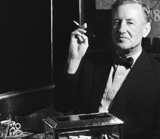 10 frases de Ian Fleming: el creador del Agente 007 frases de Ian Fleming