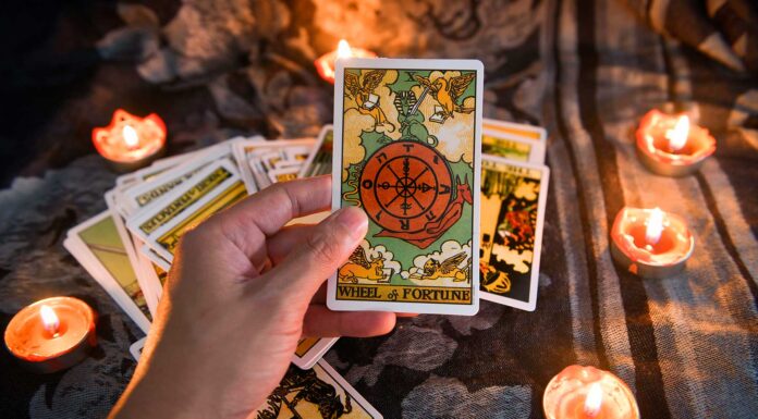 25 frases de tarot: Guía Espiritual en la Era Digital Frases de tarot