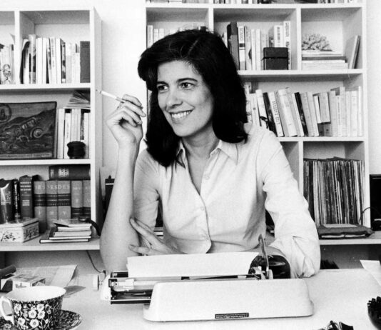 20 frases de Susan Sontag | Reflexiones de cultura y humanidad Frases de Susan Sontag